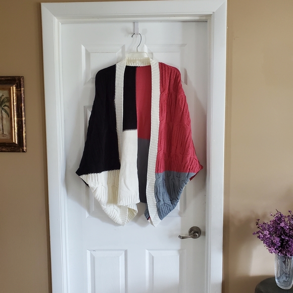 Colorblock Sweater With Open Front. Unique... - Picture 1 of 4
